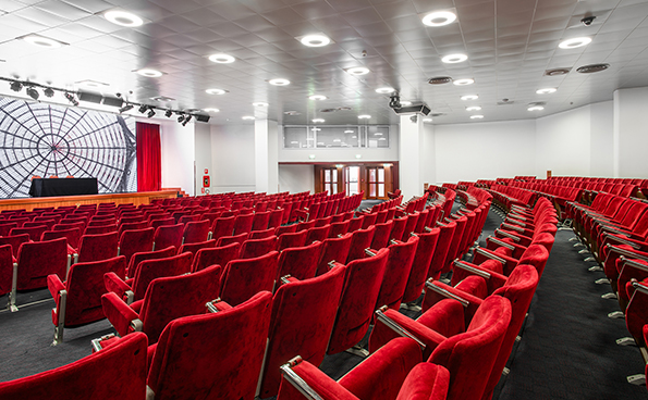 L'auditorium dell'hotel Royal Continental, per eventi fino a 530 partecipanti.